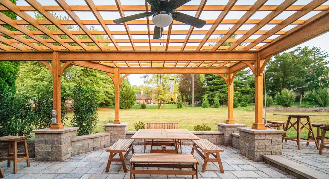 Ideas y ejemplos de pérgolas de madera para inspirar tu proyecto exterior