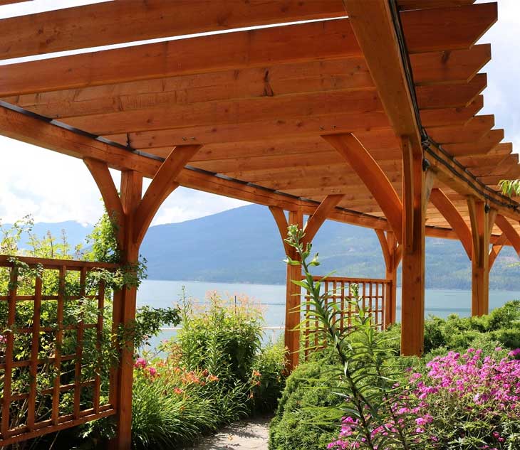 ¿Cuánto cuesta instalar una pérgola de madera a medida?